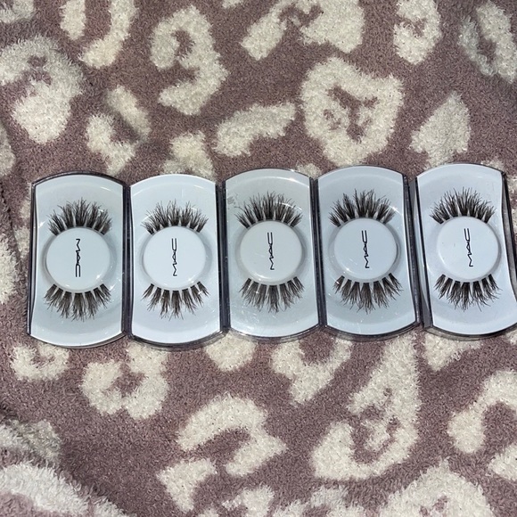 Rare! Discontinued MAC #35 lashes - Picture 1 of 3